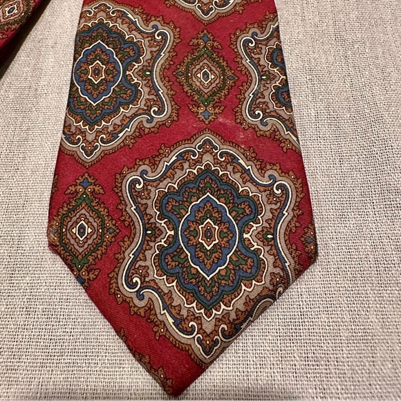 Tommy Hilfiger dark red necktie, 100% silk, multicolor, medallion pattern - Picture 6 of 7